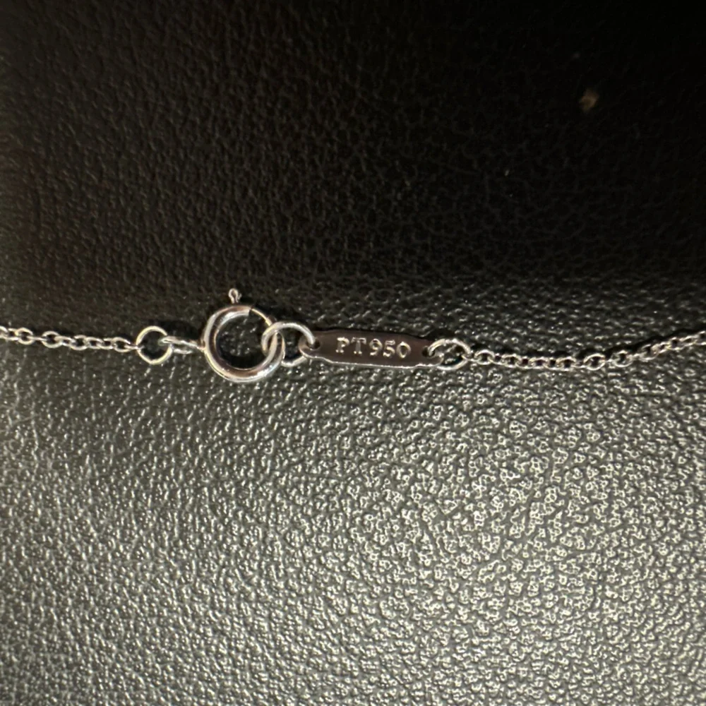 Tiffany Lynn pendant necklace in Platinum & Diamond. Sold private sale - Picture 4 of 6